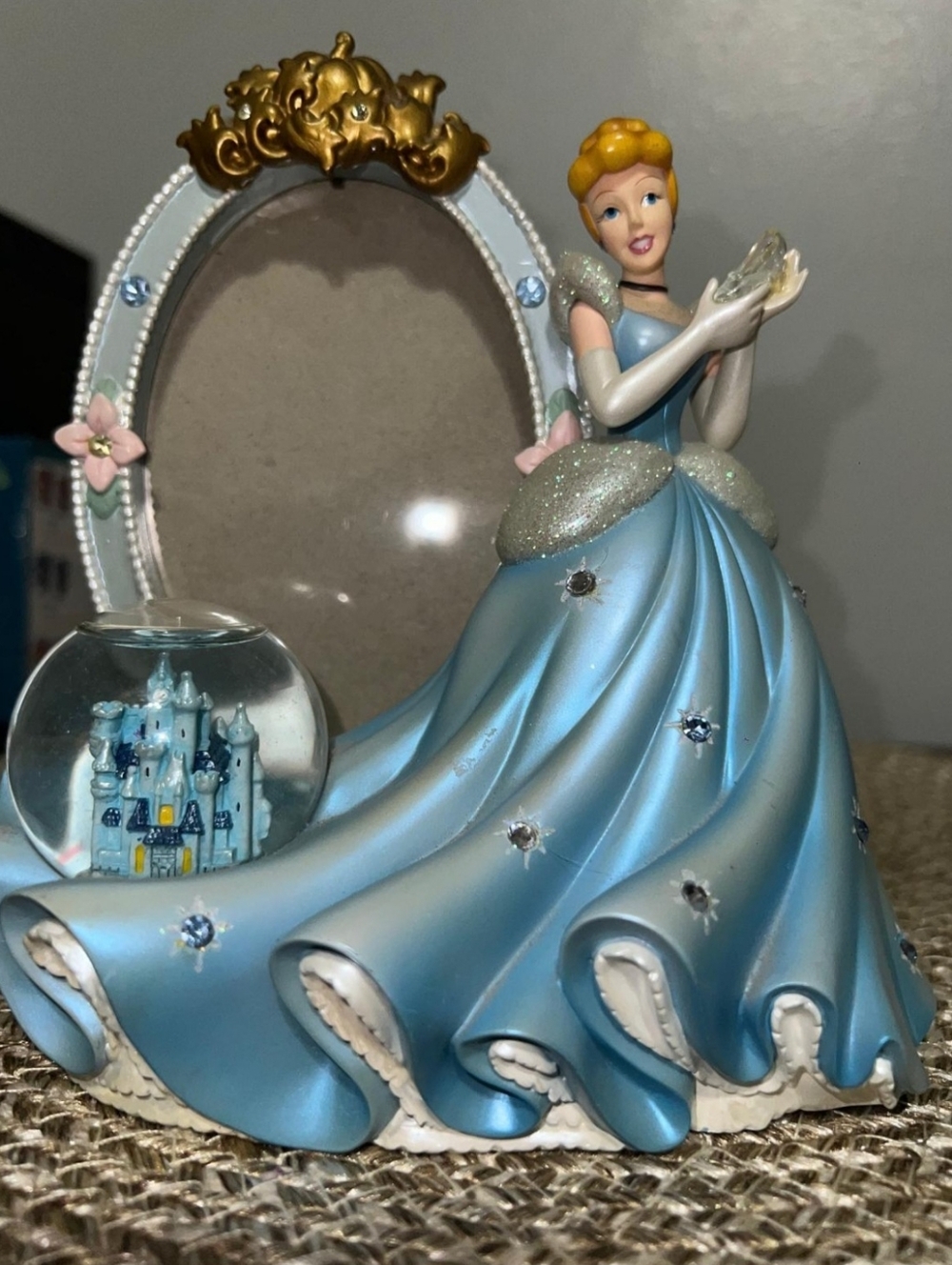 Vintage Cinderella Castle Snow Globe & Photo Frame - Light Blue - Picture 7 of 7